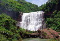 氛围活跃的商业区 中国旅游业引外国游客纷纷瞩目